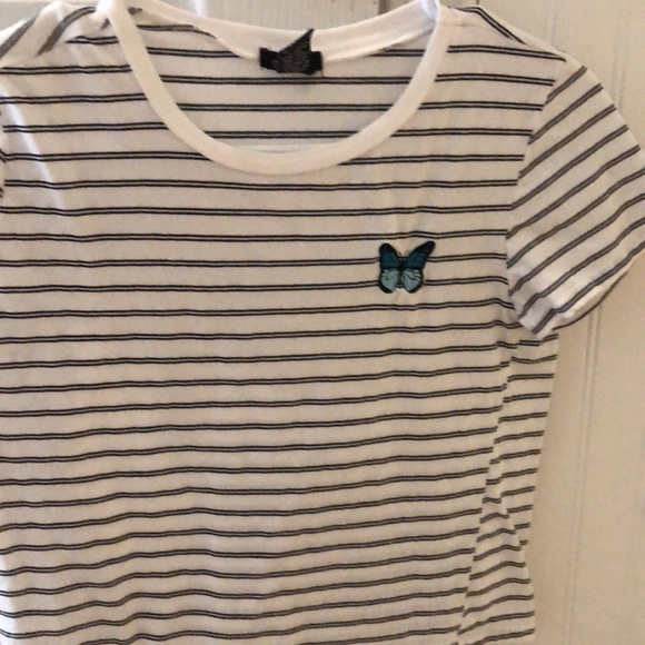 White and black striped butterfly shirt - Picture 2 of 3